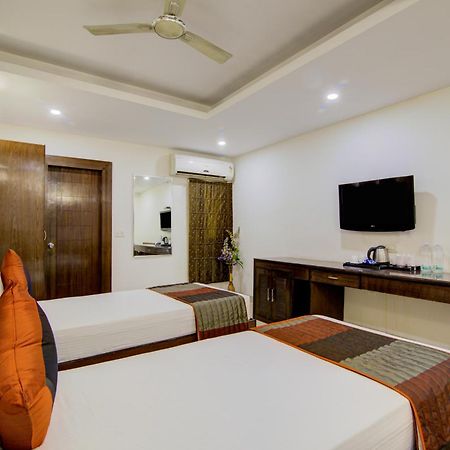 Airport La Sapphire Hotel & Restaurant Yeni Delhi Dış mekan fotoğraf