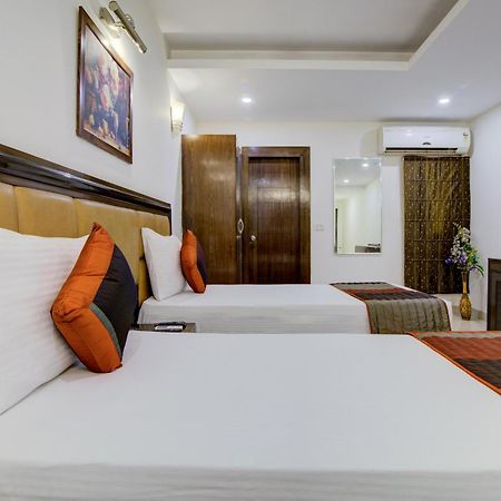 Airport La Sapphire Hotel & Restaurant Yeni Delhi Dış mekan fotoğraf