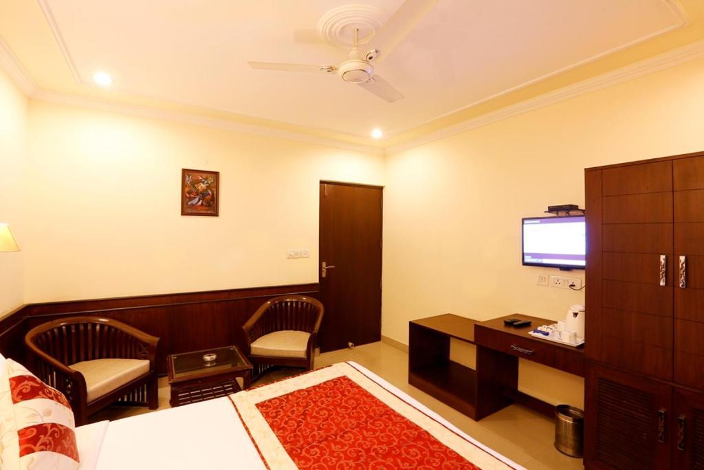 Airport La Sapphire Hotel & Restaurant Yeni Delhi Dış mekan fotoğraf