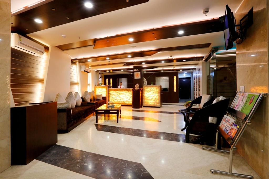 Airport La Sapphire Hotel & Restaurant Yeni Delhi Dış mekan fotoğraf