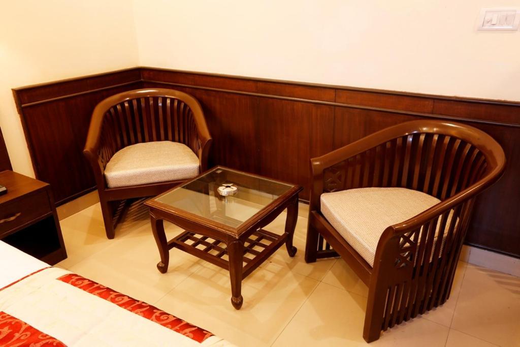 Airport La Sapphire Hotel & Restaurant Yeni Delhi Dış mekan fotoğraf