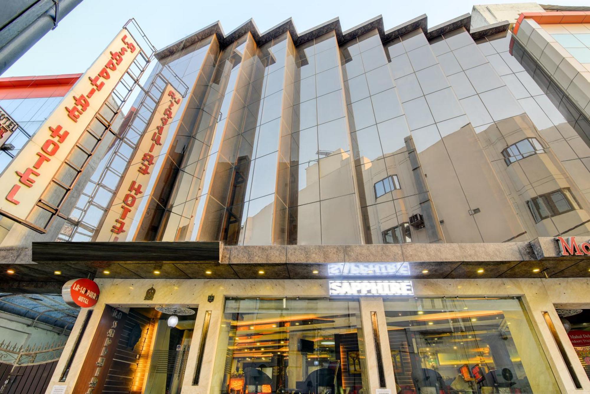 Airport La Sapphire Hotel & Restaurant Yeni Delhi Dış mekan fotoğraf