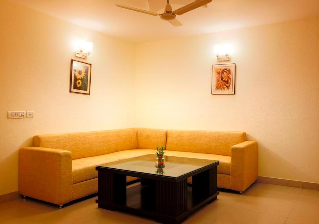 Airport La Sapphire Hotel & Restaurant Yeni Delhi Dış mekan fotoğraf