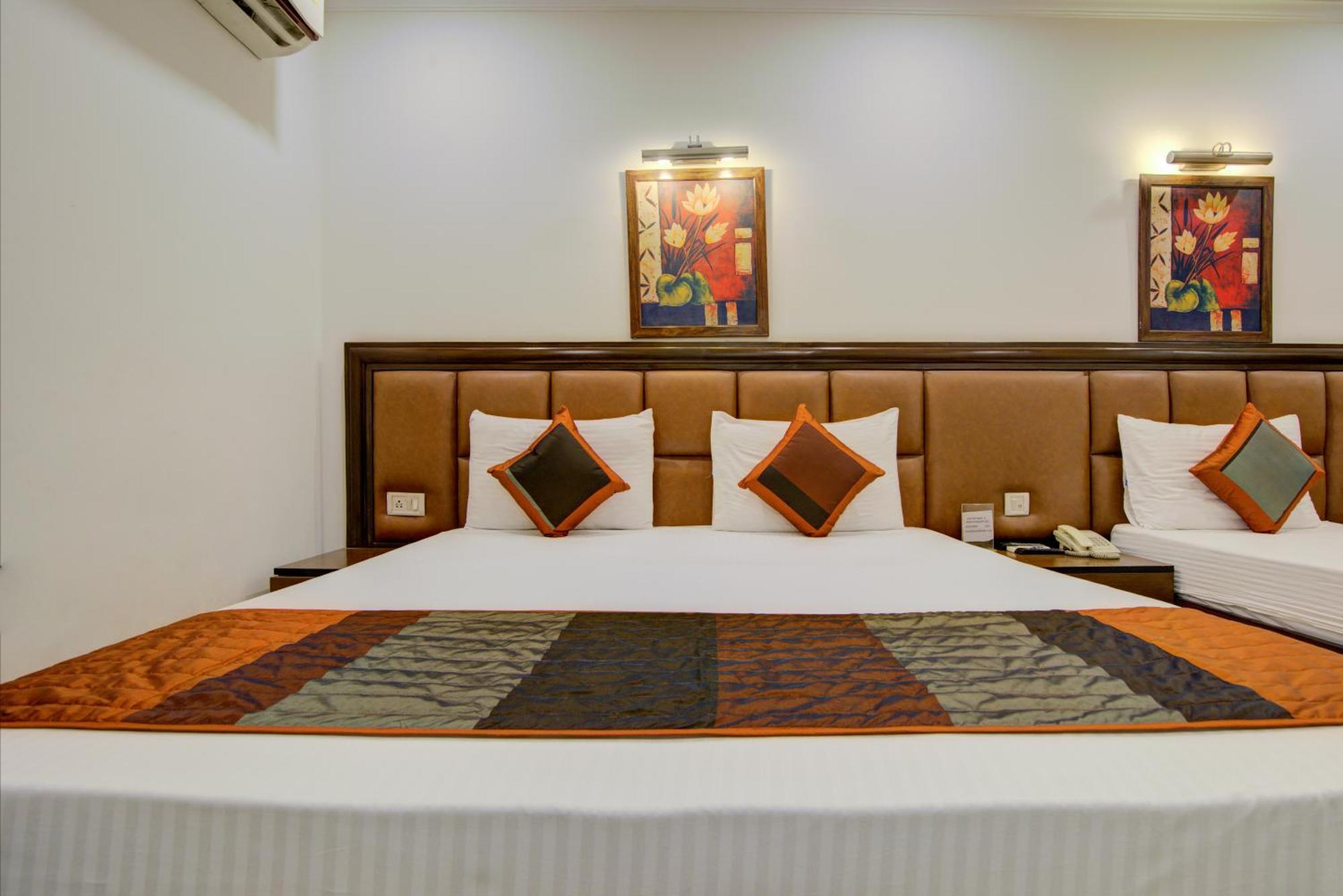 Airport La Sapphire Hotel & Restaurant Yeni Delhi Dış mekan fotoğraf